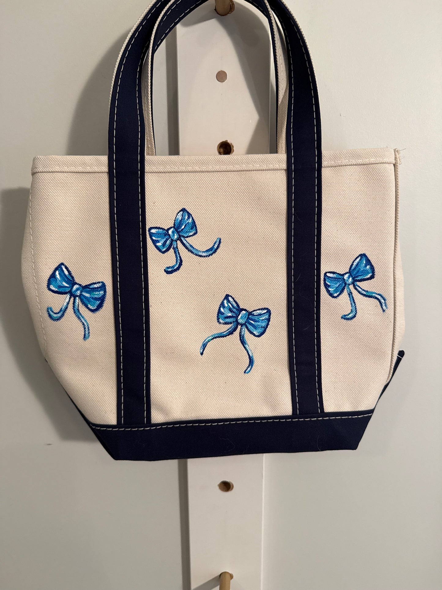 Blue Bow tote bags
